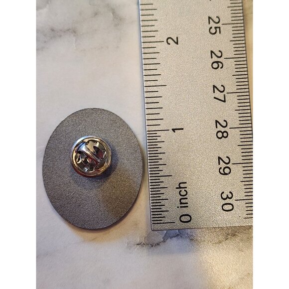 Grandfather Mountain Highland Games 2009 Commemorative Pin Badge - Picture 3 of 3